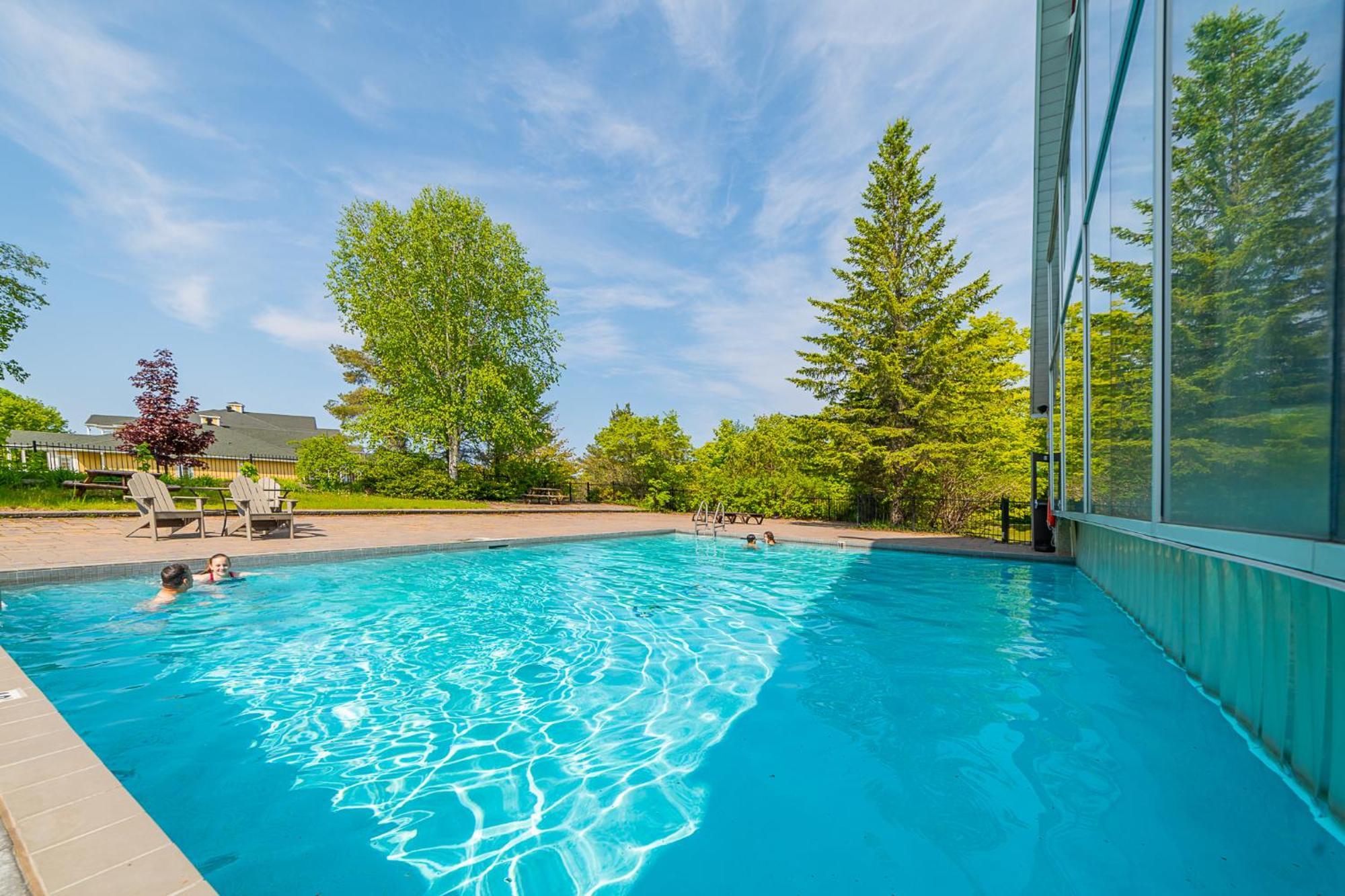 Horseshoe Valley Suites - The Aurora Shanty Bay Exterior photo